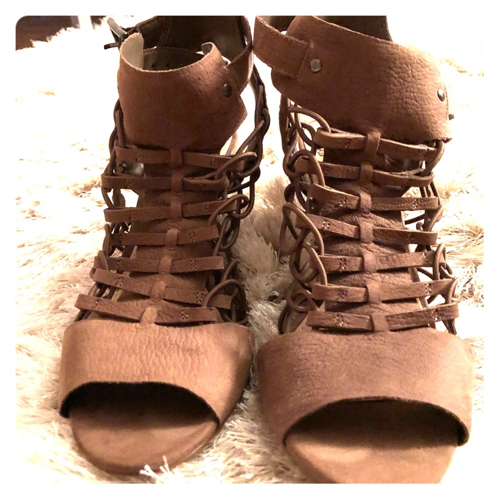 Vince Camuto strappy sandal